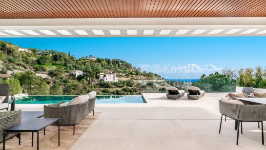 Villa for sale in El Madroñal, Benahavis