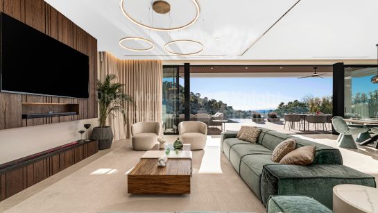 Villa for sale in El Madroñal, Benahavis