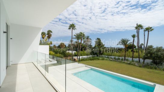 Вилла на продажу в El Paraiso, Восточная Эстепона