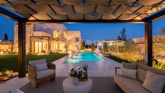 Villa for sale in Los Flamingos, Benahavis