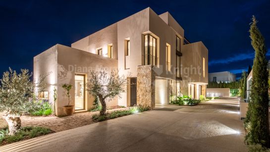 Villa for sale in Los Flamingos, Benahavis