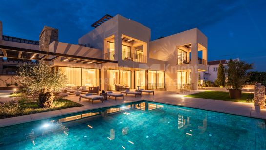 Villa for sale in Los Flamingos, Benahavis