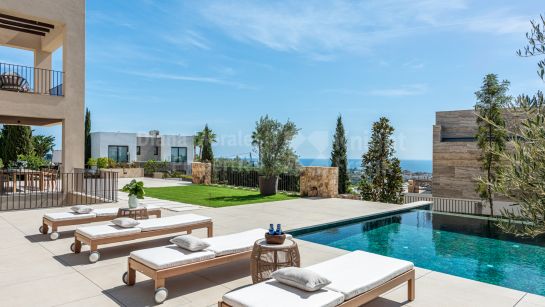 Villa for sale in Los Flamingos, Benahavis