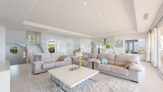 Villa for sale in Los Flamingos Golf, Benahavis