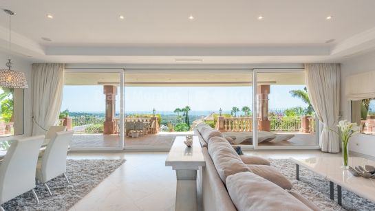 Villa for sale in Los Flamingos Golf, Benahavis