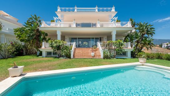 Villa for sale in Los Flamingos Golf, Benahavis