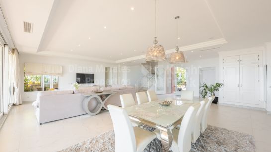 Villa for sale in Los Flamingos Golf, Benahavis