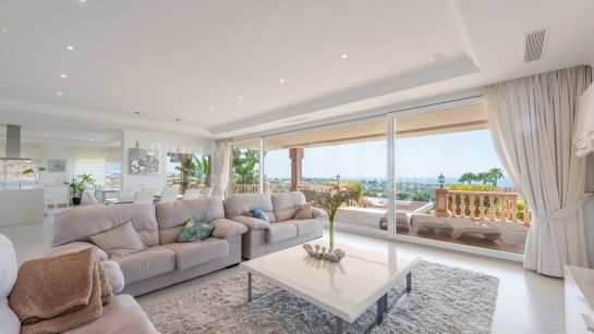 Villa for sale in Los Flamingos Golf, Benahavis