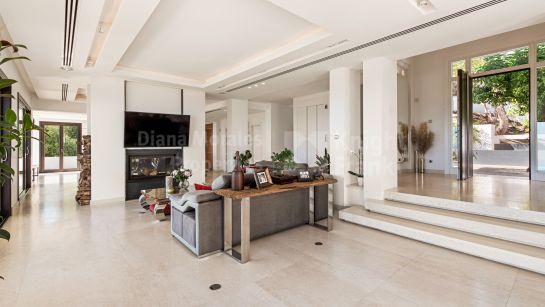 Villa en venta en Los Altos de los Monteros, Marbella Este