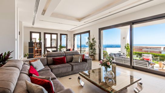 Villa en venta en Los Altos de los Monteros, Marbella Este