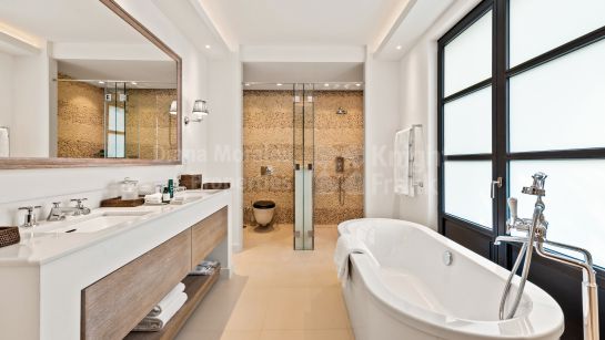 Villa to rent in Beach Side Golden Mile, Marbella Golden Mile