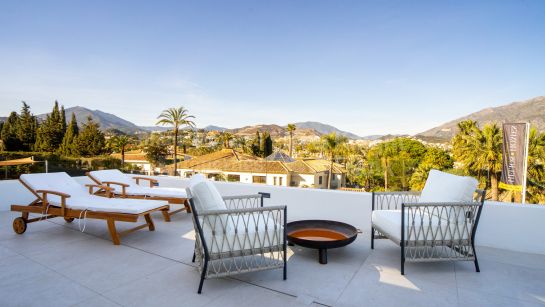 Villa zum Verkauf in Las Brisas, Nueva Andalucia