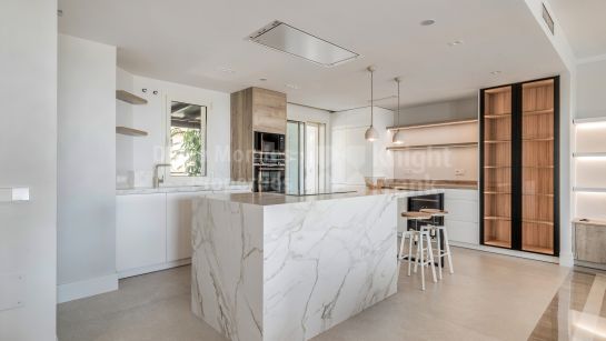 Penthouse for sale in Condado de Sierra Blanca, Marbella Golden Mile