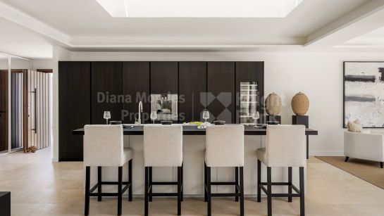 Вилла на продажу в Las Brisas, Новая Андалусия