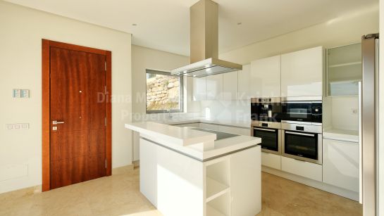 Villa en venta en Puerto del Capitan, Benahavis