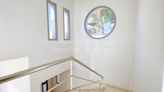 Villa en venta en Puerto del Capitan, Benahavis