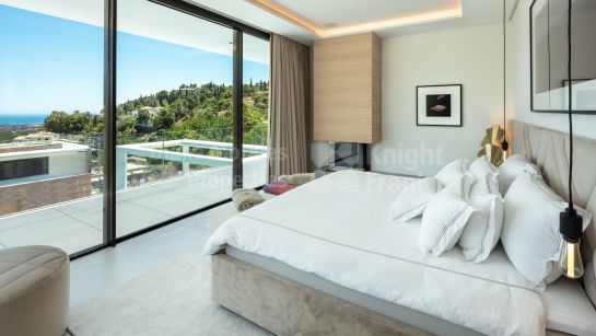 Villa for sale in El Madroñal, Benahavis
