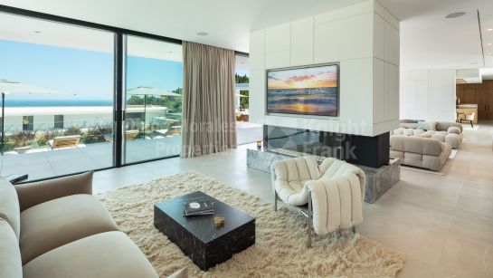 Villa for sale in El Madroñal, Benahavis