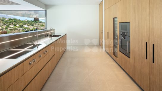 Villa for sale in El Madroñal, Benahavis