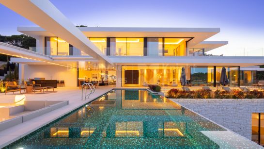 Villa for sale in El Madroñal, Benahavis