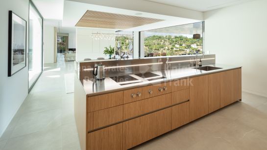 Villa for sale in El Madroñal, Benahavis