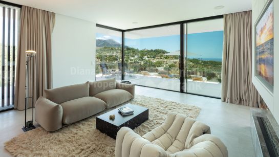 Villa for sale in El Madroñal, Benahavis