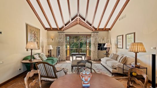 Villa en alquiler en Milla de Oro junto a la playa, Marbella Milla de Oro
