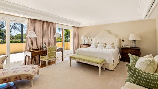 Villa en alquiler en Milla de Oro junto a la playa, Marbella Milla de Oro