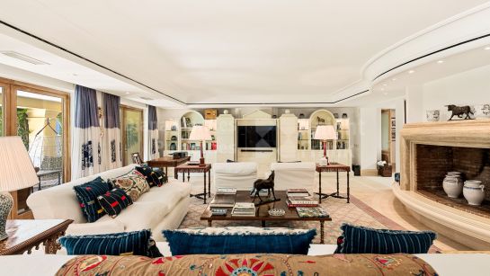 Villa en alquiler en Milla de Oro junto a la playa, Marbella Milla de Oro