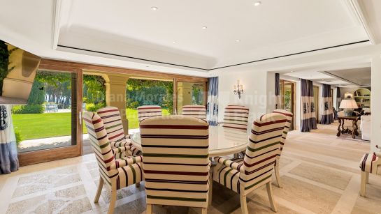Villa en alquiler en Milla de Oro junto a la playa, Marbella Milla de Oro