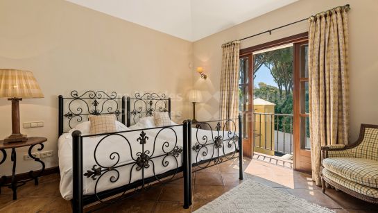 Villa en alquiler en Milla de Oro junto a la playa, Marbella Milla de Oro