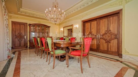Villa en venta en Los Picos, Marbella Milla de Oro