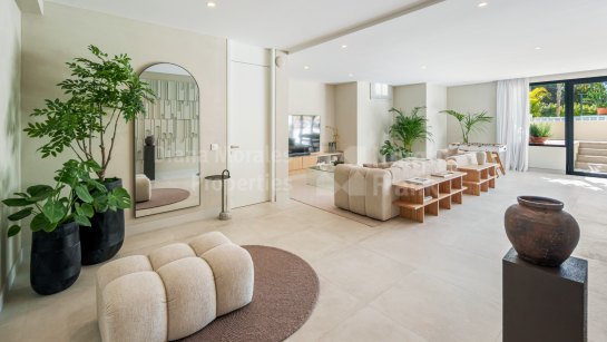 Villa en venta en Nueva Milla de Oro, Estepona Este