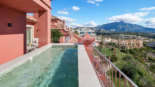Atico Duplex en venta en Monte Halcones, Benahavis