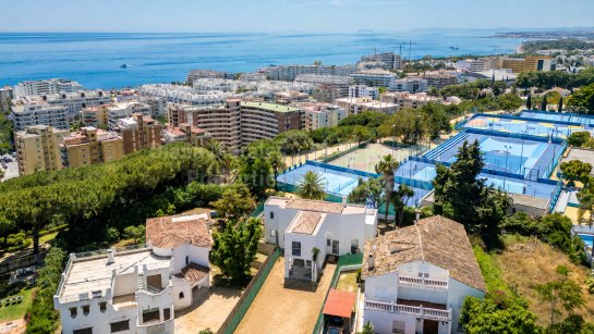 Villa for sale in Huerta Belón, Marbella City