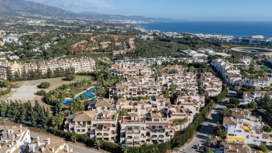 Апартамент на нижнем этаже на продажу в Medina de Banús, Новая Андалусия
