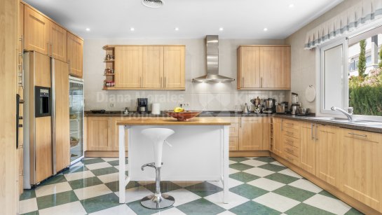 Villa for sale in Paraiso Alto, Benahavis