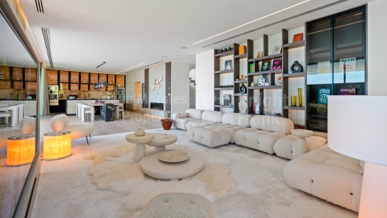Villa en venta en El Herrojo, Benahavis