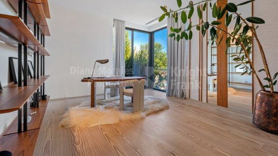 Villa en venta en El Herrojo, Benahavis