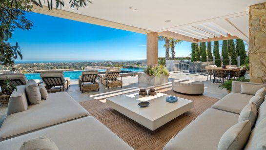 Villa en venta en El Herrojo, Benahavis