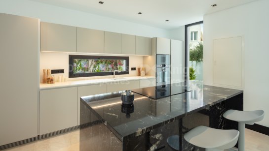 Villa for sale in Casablanca, Marbella Golden Mile