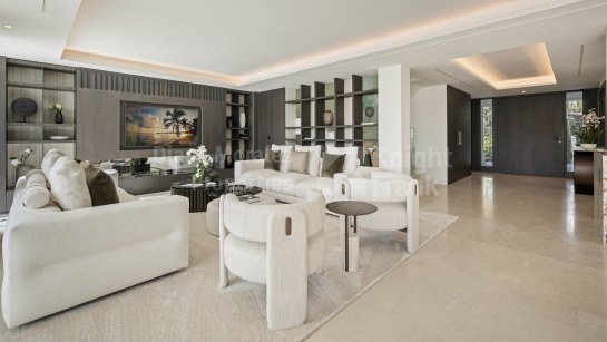 Villa for sale in Las Brisas, Nueva Andalucia