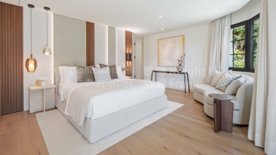 Villa for sale in Las Brisas, Nueva Andalucia