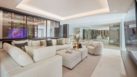 Villa for sale in Las Brisas, Nueva Andalucia
