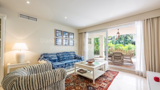 Apartamento en alquiler en Las Cañas Beach, Marbella Milla de Oro