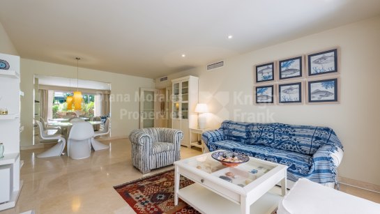 Apartamento en alquiler en Las Cañas Beach, Marbella Milla de Oro