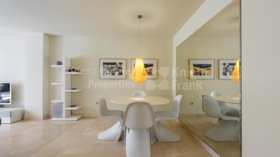 Apartamento en alquiler en Las Cañas Beach, Marbella Milla de Oro