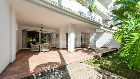 Apartamento en alquiler en Las Cañas Beach, Marbella Milla de Oro