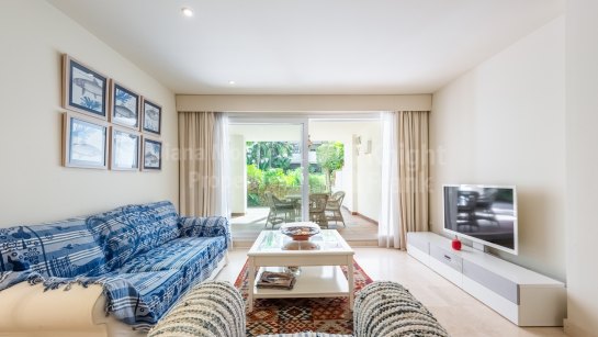 Apartamento en alquiler en Las Cañas Beach, Marbella Milla de Oro