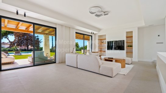Villa for sale in El Rosario, Marbella East